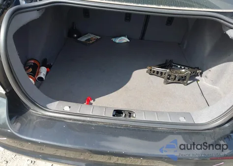 2011 Volvo S40 T5/T5 R-Design z USA, uszkodzony, nr VIN YV1672MS9B2543152